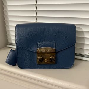 I cute back which can fit iPhone 15pro.